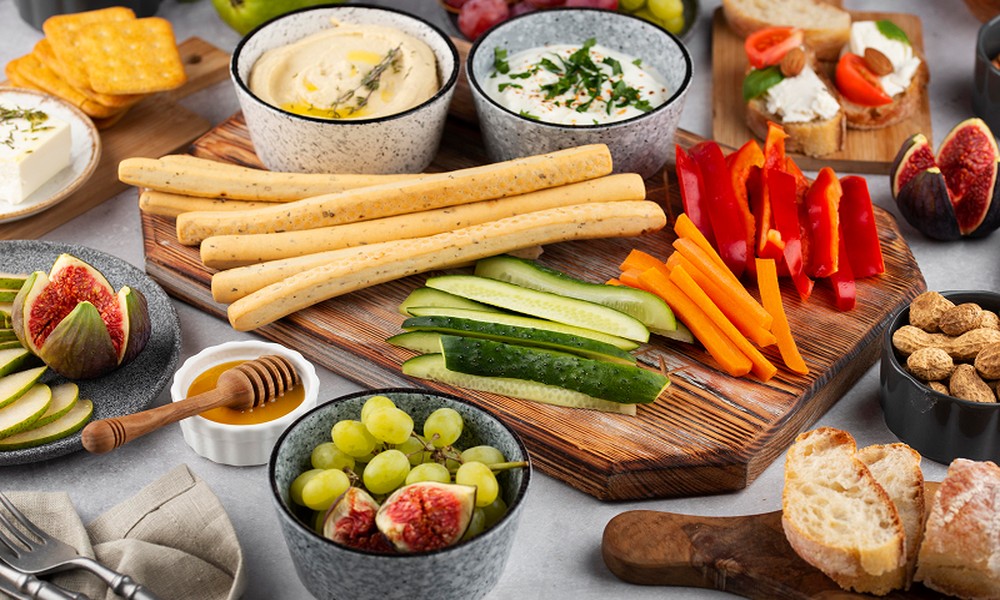 Affordable Vegan Party Platters: Comparing Savory Finger Foods and Catering Boxes
